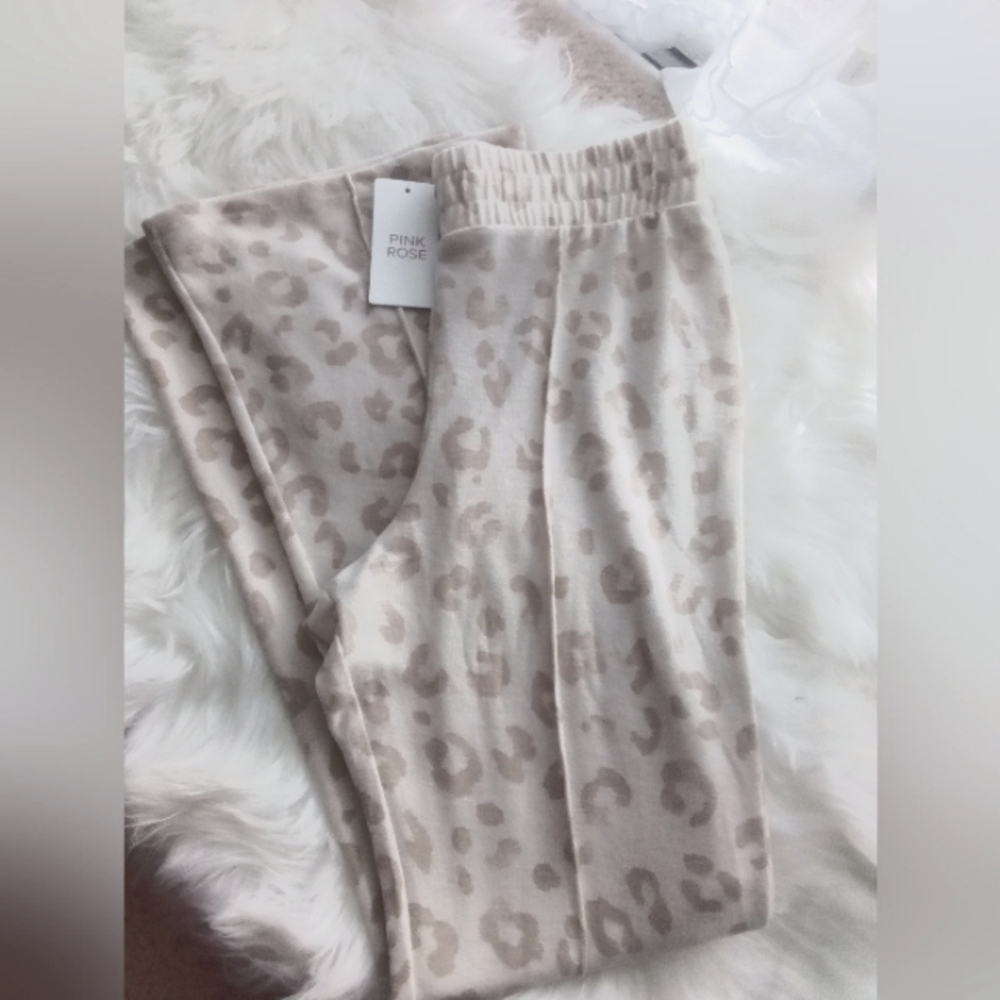 🍁Cozy slight flare Sexy Lounge Pants, NWT Size Med by Pink 🩷 Rose